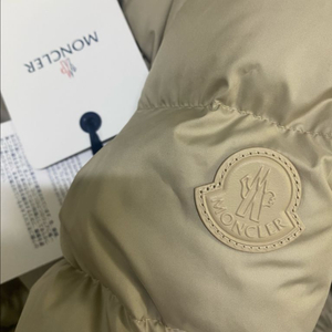 25F/W몽클레어 여성 모베진 숏다운 패딩점퍼