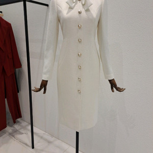 모조에스핀 원피스 66사이즈 보관만한 새상품