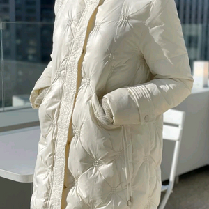 더베케이션샵 눈꽃패딩 아이보리S사이즈 판매해요