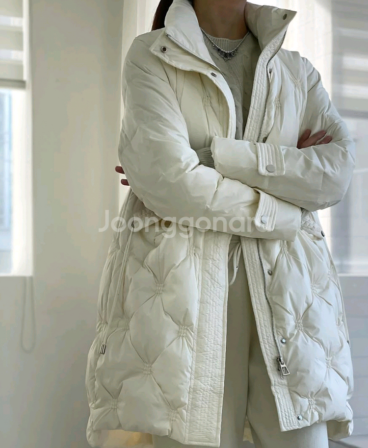 더베케이션샵 눈꽃패딩 아이보리S사이즈 판매해요--1