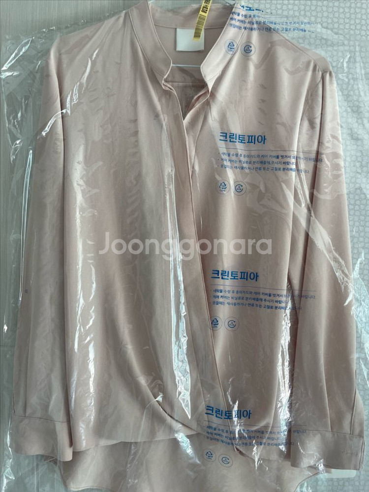 구호 블라우스 3개, 구호 청바지 1개--0