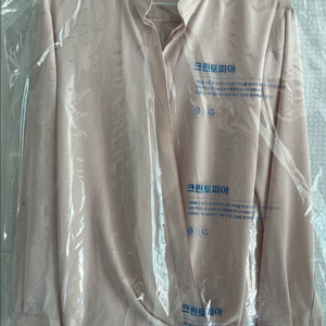 구호 블라우스 3개, 구호 청바지 1개