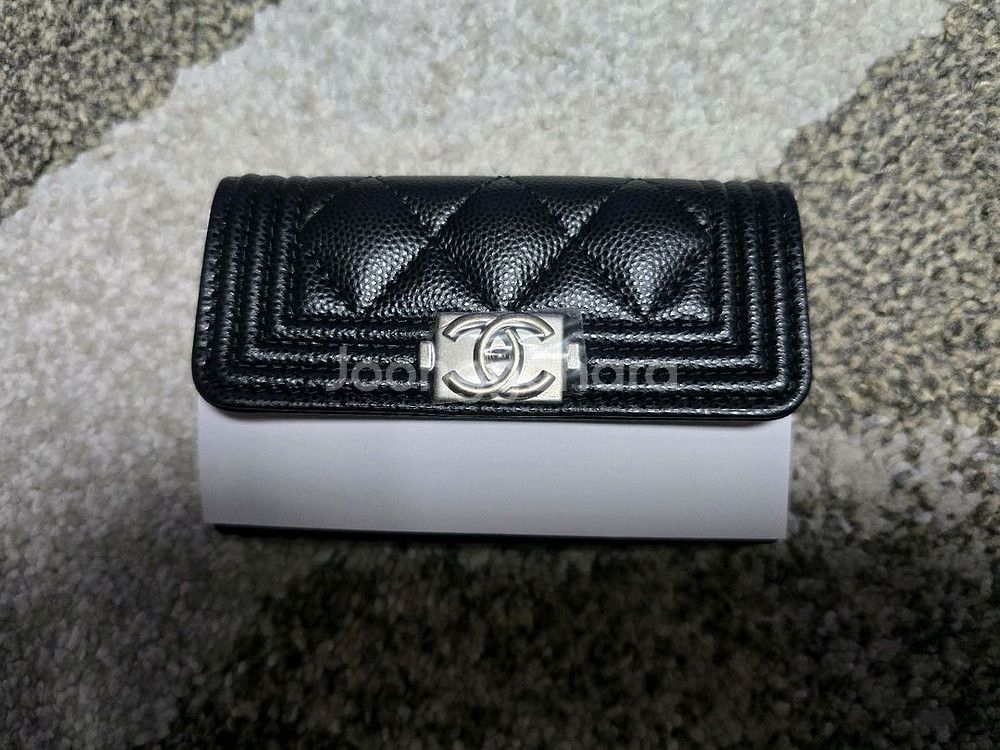 샤넬 보이 플랩 카드지갑 은장 캐비어 풀박스 새상품--0
