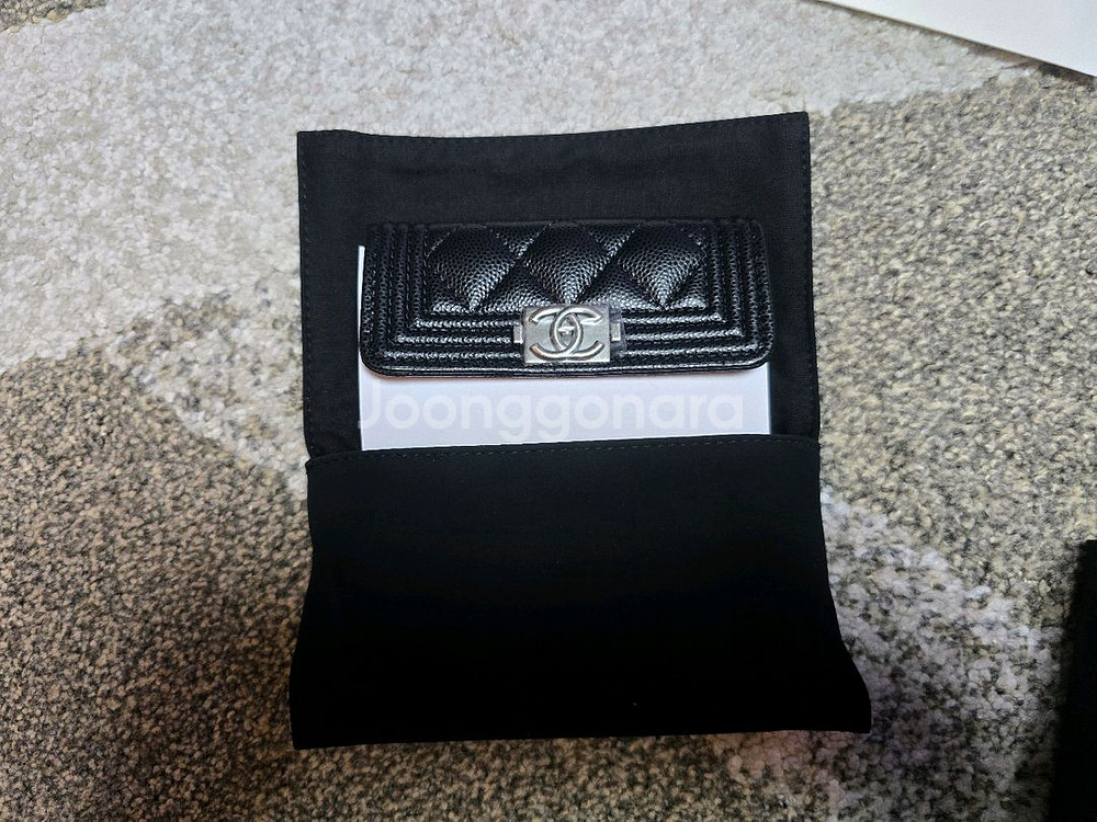 샤넬 보이 플랩 카드지갑 은장 캐비어 풀박스 새상품--1