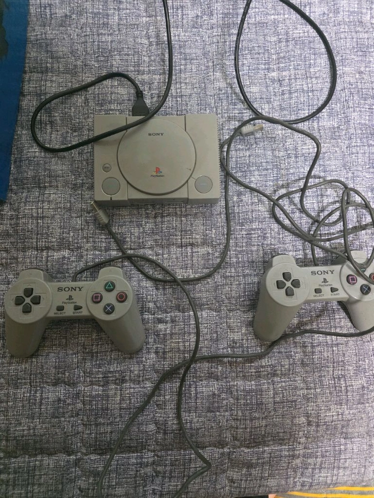 PS1 본체 + 컨트롤러 2개 - 안심되는 중고거래