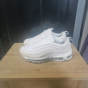 나이키 에어맥스 97 트리플 화이트 운동화 사이즈 235mm