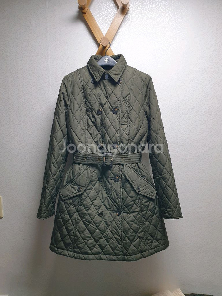 [uk12/66] 바버 벨트 롱퀼팅 카키--0