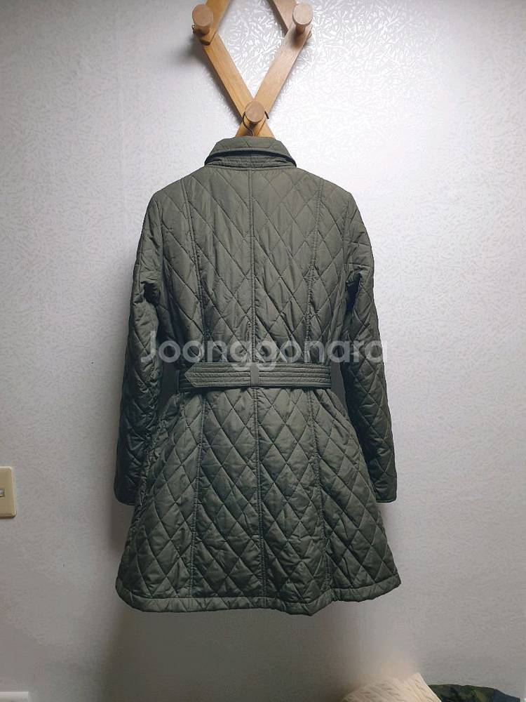 [uk12/66] 바버 벨트 롱퀼팅 카키--1