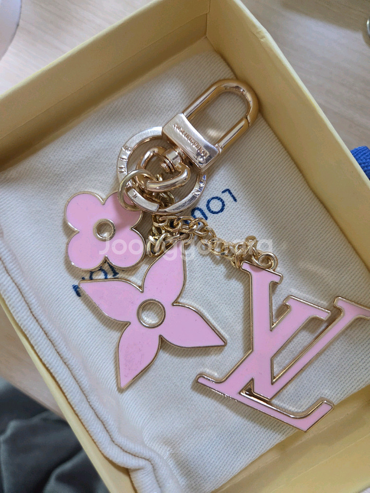 루이비통 핑크 플라워 키링--0