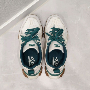 엄브로 스토니 화이트 그린 250사이즈/ 거의 새거