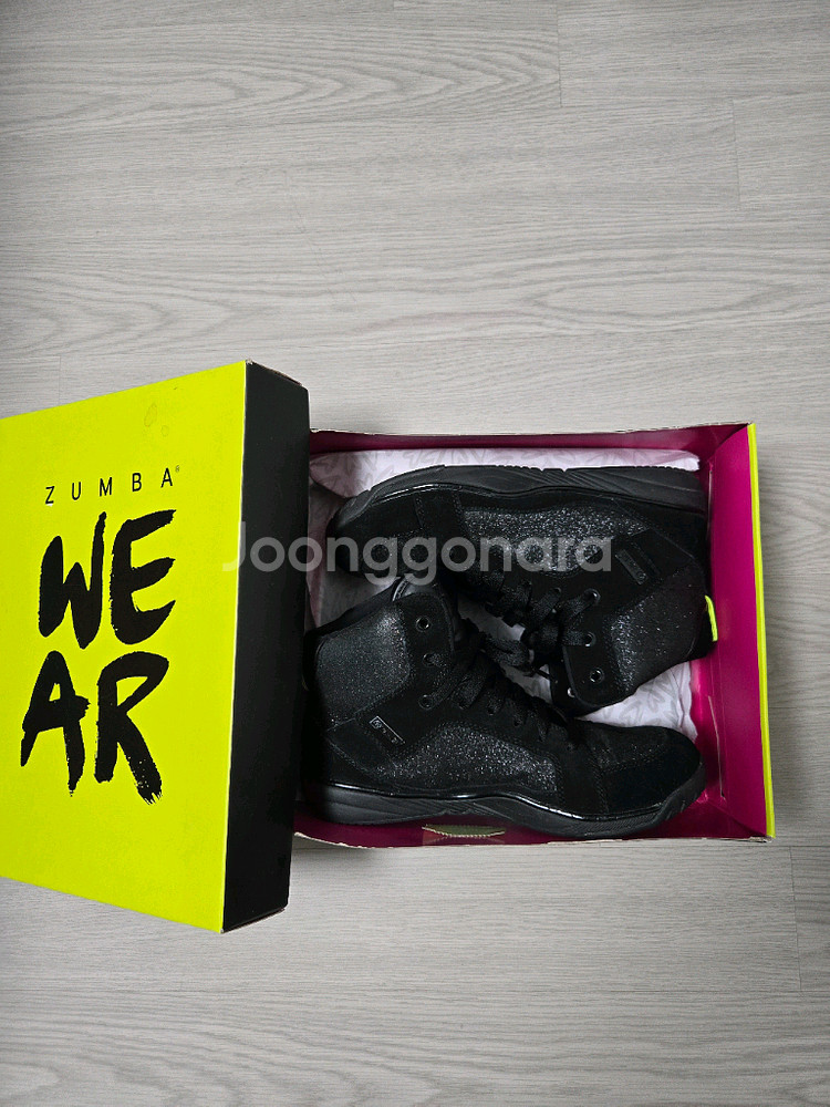줌바에너지보스운동화245사이즈--0