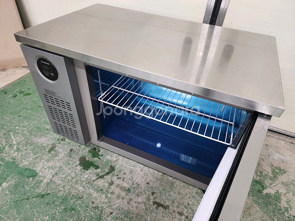 스타리온 1200 테이블 냉동고--3