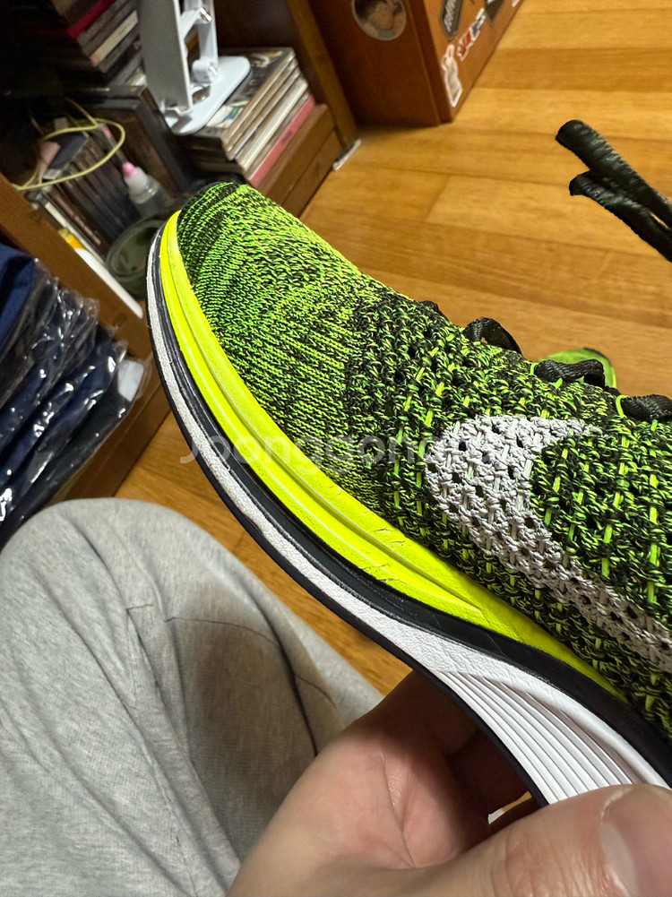 255 나이키 플라이니트 레이서--3