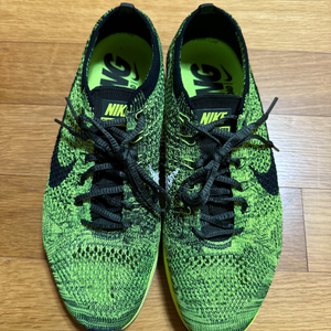 255 나이키 플라이니트 레이서