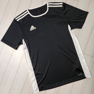 새상품급)아디다스 스포츠 반팔티 ENTRADA 18 JSY 사이즈100거의 새 상품이나 다름없는 아디다스 반팔티입니