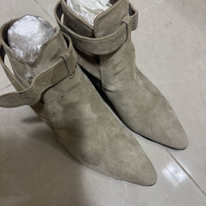 미우미우 스웨이드 부츠