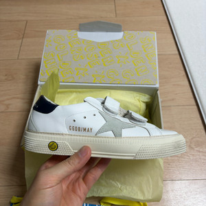 골든구스 키즈 슈퍼스타 32 사이즈 새상품 팔아요~