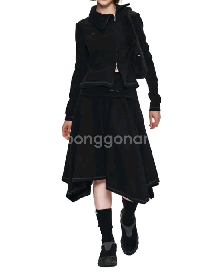 마뗑킴 언밸런스 플레어 스커트 운포--3