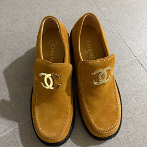 거의새것 샤넬 로고 레더 로퍼 235