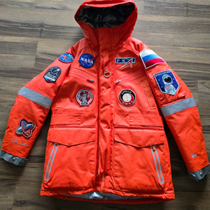 뉴에라 x ISA 우주정거장 기념 한정판 패딩 XL