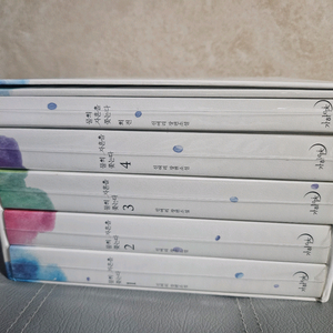 [로맨스소설] 신여리 / 물의 자흔을 쫓는다 1~4권 박스본