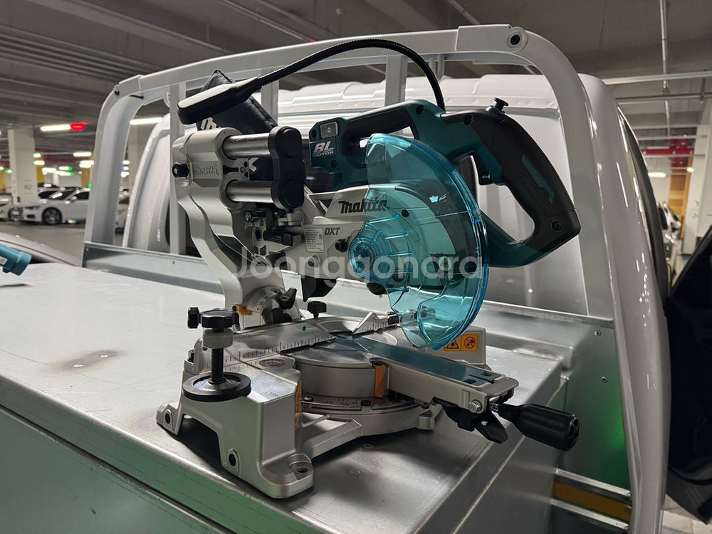 마끼다 무선 슬라이드 각도절단기 dls610 판매--1