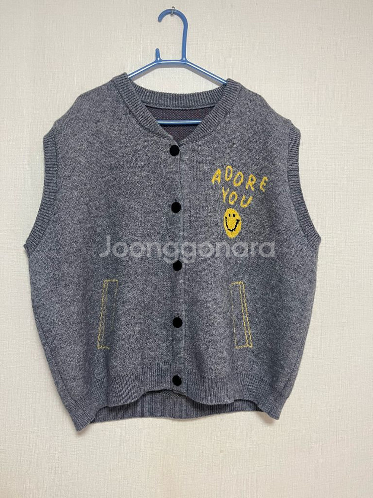회색 스마일 니트조끼--0