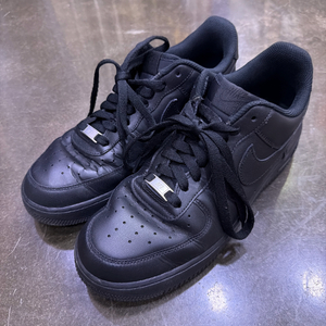 나이키 에어포스 1 07 트리플블랙 로우 275