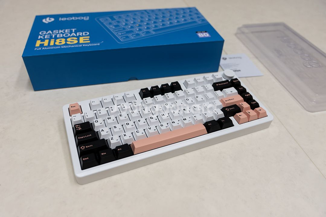 Leobog hi8se 알루미늄 기계식 키보드 세이야축 화이트 색상 정발버전 팔아요--1