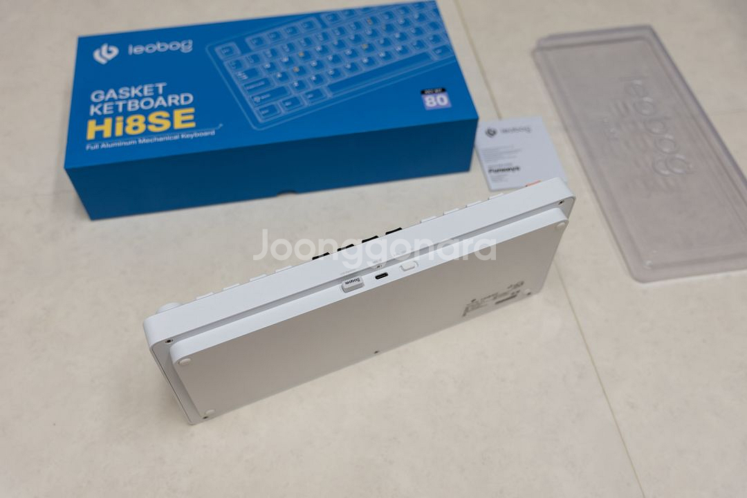 Leobog hi8se 알루미늄 기계식 키보드 세이야축 화이트 색상 정발버전 팔아요--2