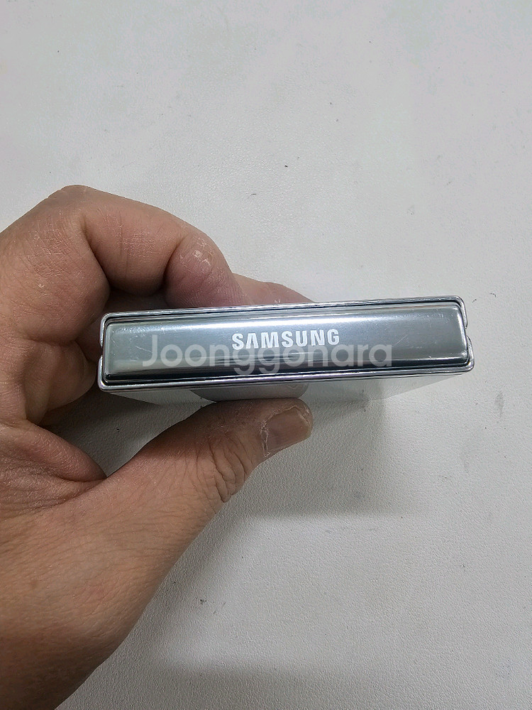 갤럭시 Z플립5 민트색 512GB입니다--8