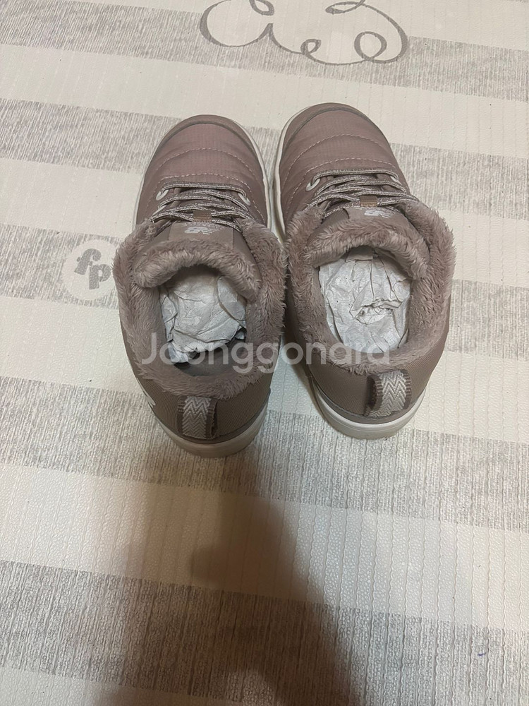 뉴발란스 키즈 겨울 운동화--1