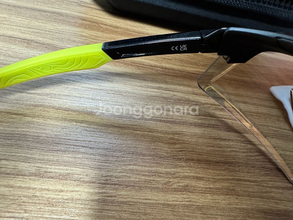 100% 에어로크래프트 골드 메탈릭 변색렌즈 고글 새제품 판매합니다--6