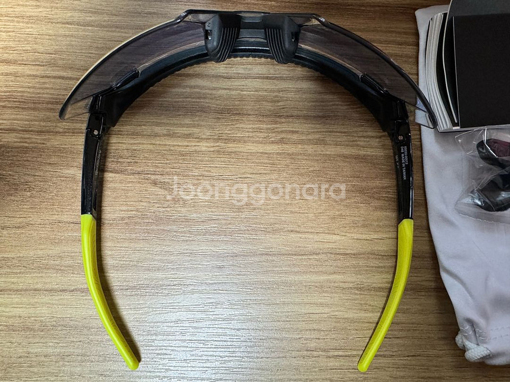 100% 에어로크래프트 골드 메탈릭 변색렌즈 고글 새제품 판매합니다--4