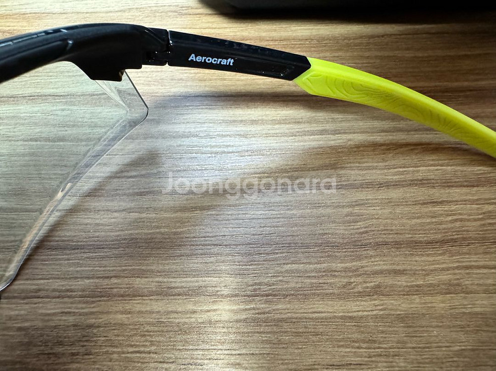 100% 에어로크래프트 골드 메탈릭 변색렌즈 고글 새제품 판매합니다--5