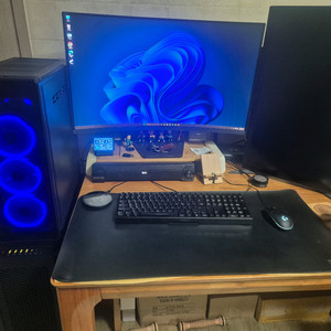 4년간 잘 관리 하면서 사용한 컴퓨터 본체 팝니다pc computer