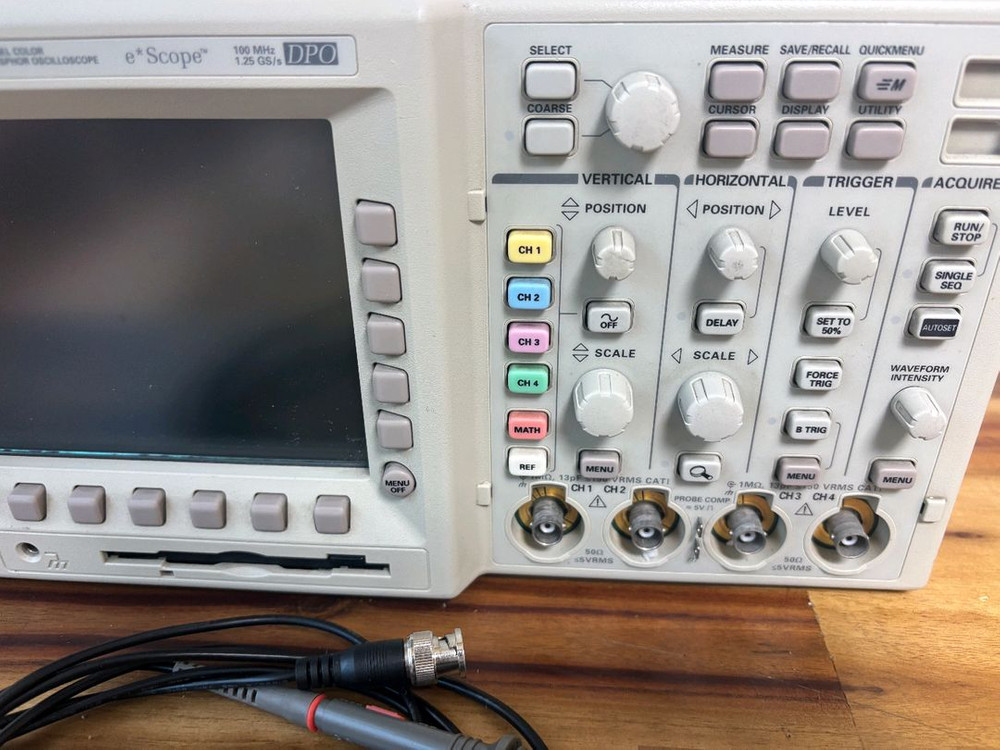 Tektronix DPO3032 디지털 오실로스코프 이미지