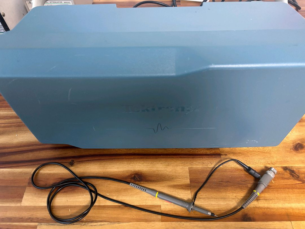 Tektronix DPO3032 디지털 오실로스코프 이미지