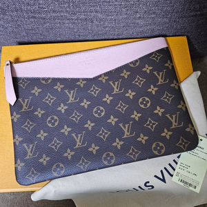 루이비통 클러치(새상품급)