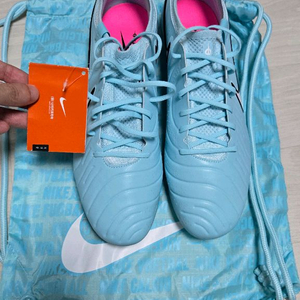 나이키 티엠포 레전드10 엘리트 FG 305mm 판매합니다 축구화