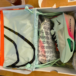 [교환]나이키 에어 줌 알파플라이 넥스트% 3 280 -> 275