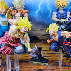 드래곤볼 제일복권 브로리 vs 손오반 피규어 팝니다