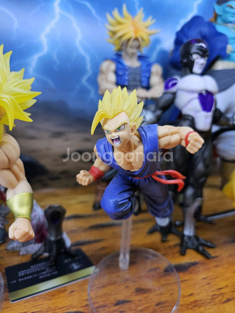 드래곤볼 제일복권 브로리 vs 손오반 피규어 팝니다--2