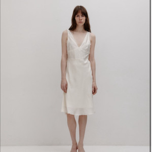 farven 파르벵 딥 브이넥 원피스 m