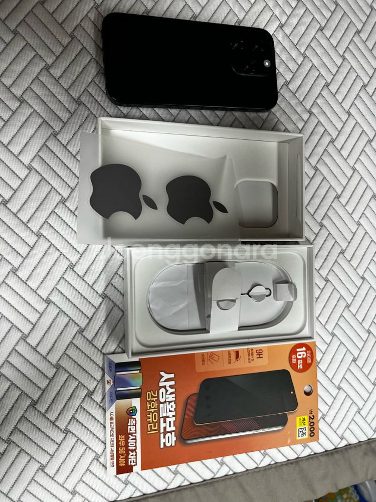 아이폰 16 프로 1테라 블랙 티타늄--3