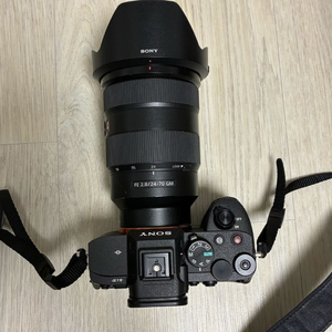 A7M4 카메라 + 리모컨 배터리2개 충전기