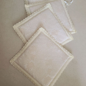 새상품) 아이보리 레이스 꽃무늬 방석 4장 세트 (인테리어 소품, 집 카페 꾸미기,앤틱 디자인)