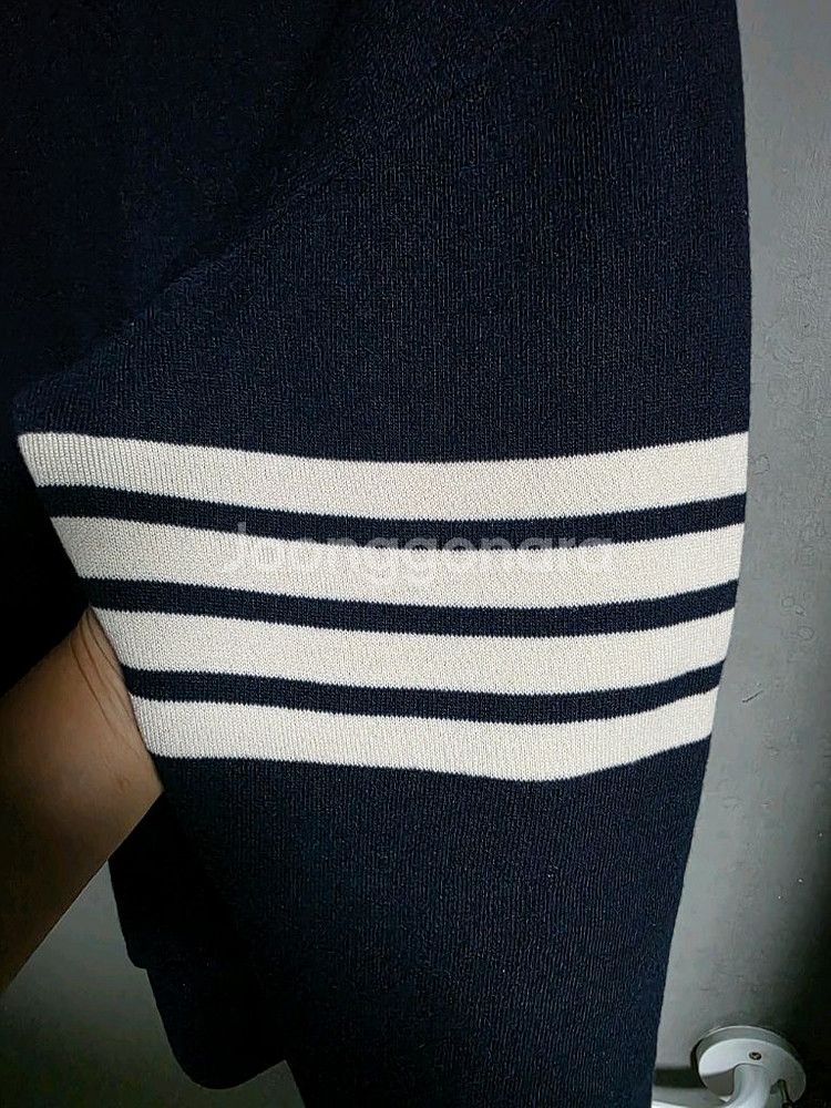 톰브라운 사선완장 4바 캐시미어 니트 스웨터 맨투맨 네이비 색상 5사이즈 국내 105 ~ 110 정도--2