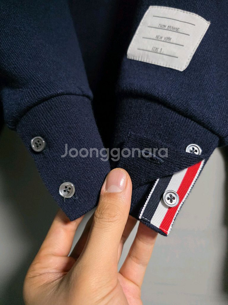 톰브라운 사선완장 4바 캐시미어 니트 스웨터 맨투맨 네이비 색상 5사이즈 국내 105 ~ 110 정도--5