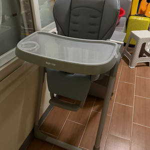 잉글레시나 하이체어